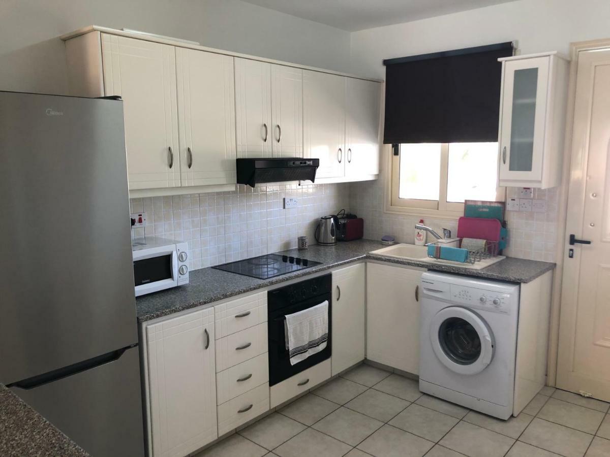 Royal Seacrest Apartment Пафос Экстерьер фото