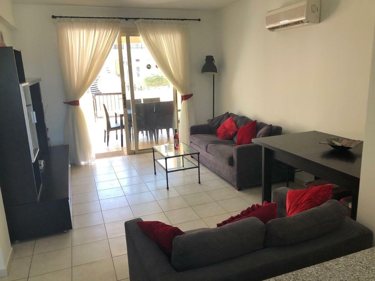 Royal Seacrest Apartment Пафос Экстерьер фото